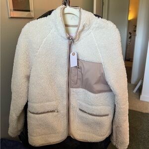 Cozy Cream Sherpa Jacket with Contrast Pockets
